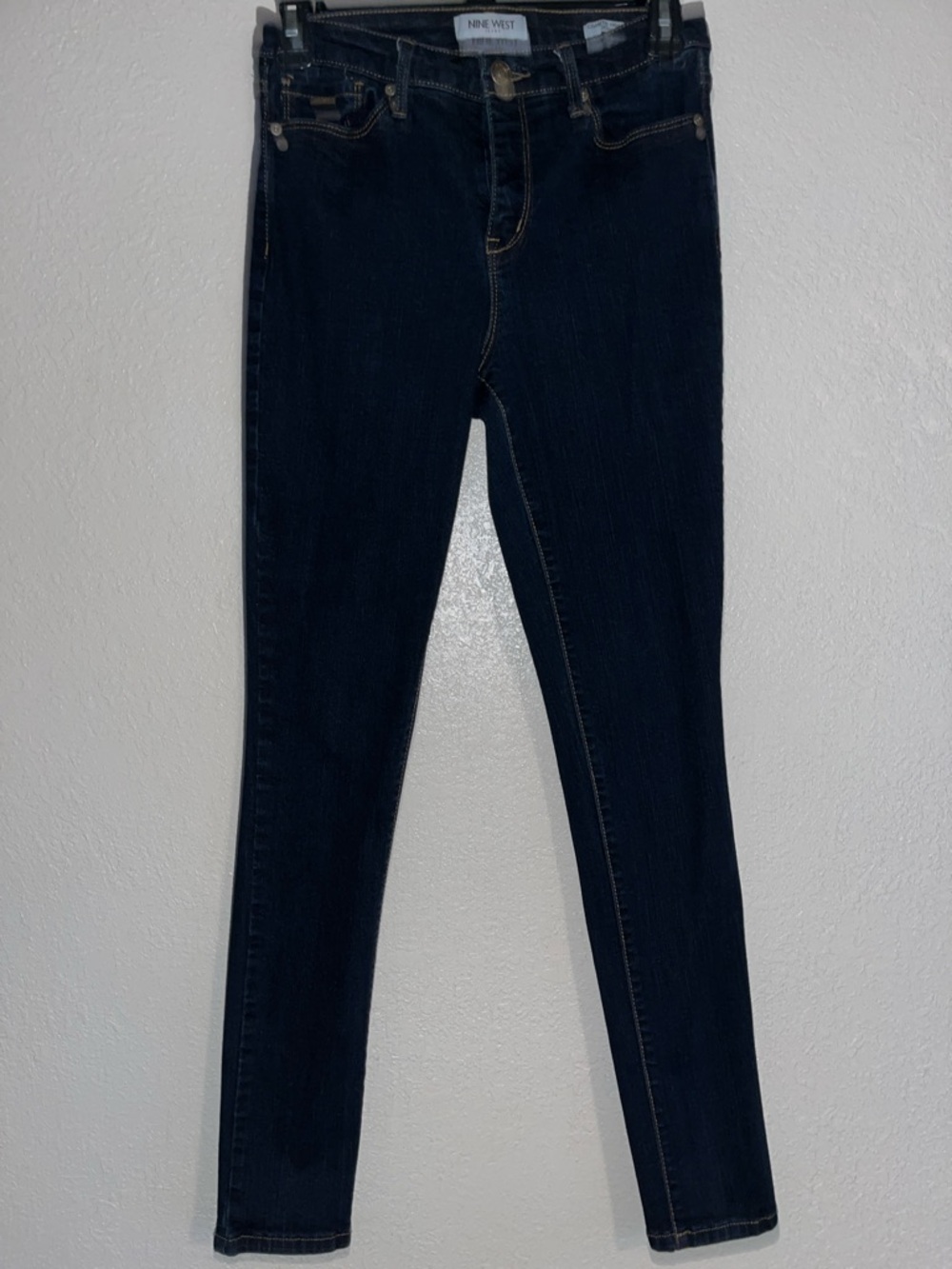 Nine West size 4 cigarette high rise skinny blue jeans